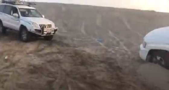 إنقاذ 7 سيارات عالقة في الرمال بعدة مناطق