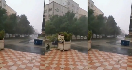 بالفيديو.. أمطار جدة ترفع منسوب المياه بالشوارع