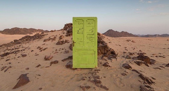 السر وراء الأبواب المتواجدة في صحراء قرية المندسة (صور)