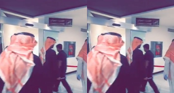 بالفيديو.. رئيس هيئة الرياضة يصل المطار لاستقبال الهلال