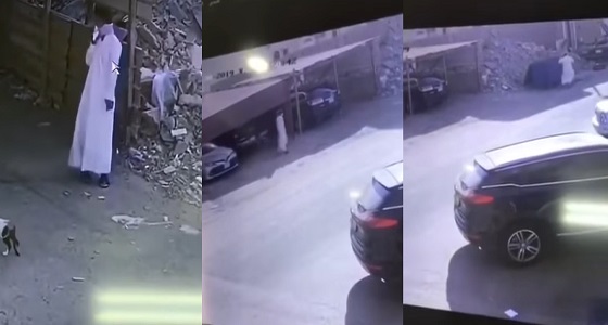 بالفيديو.. ملثم يشعل النيران في مركبة بحي السنابل بجدة