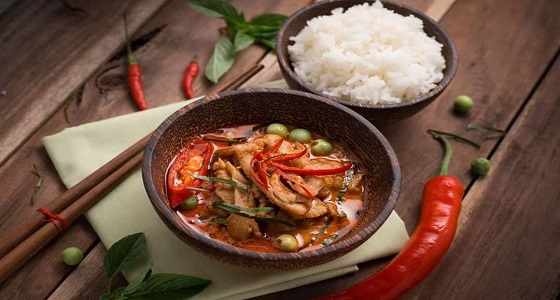 تسبب عسر الهضم.. أطعمة ومشروبات احذر تناولها على الريق