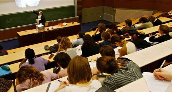 أستاذ جامعي يتلفظ بإيحاءات جنسية ضد طالبة.. والجامعة ترد