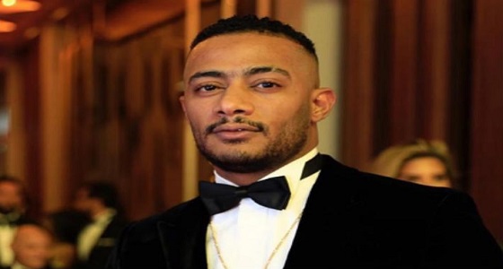 بالفيديو.. محمد رمضان يرقص مع محبيه بأحد المطاعم : «حليت بالجمهور»