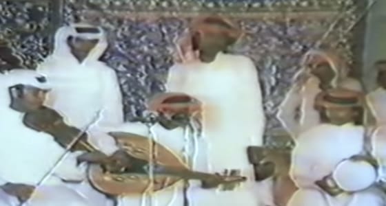 بالفيديو.. البساطة والرقي بالجلسات الغنائية القديمة بـ نماذج ترفيه الماضي