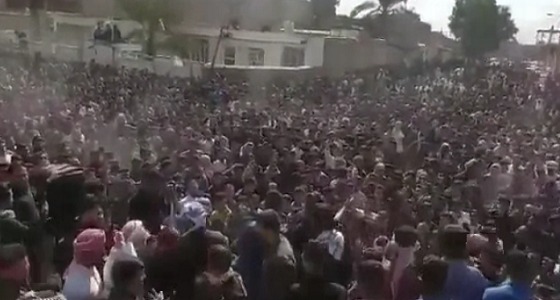 بالفيديو.. تظاهرات حاشدة ضد السلطات الإيرانية بعد وفاة غامضة لشاعر