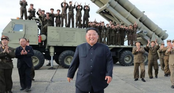 كوريا الشمالية تختبر قاذفات صواريخ متعددة الفوهات