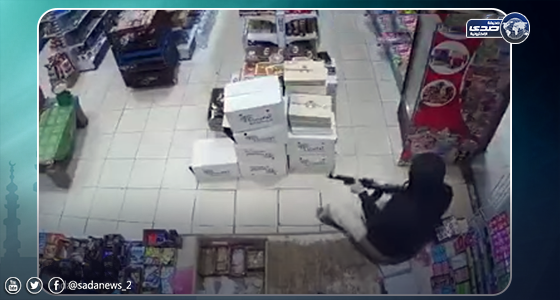 الإطاحة بالجناة المُقنّعين في فيديو اقتحام مسلح لمتجر بضباء