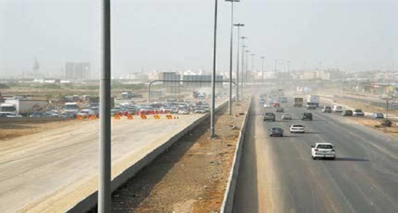 إصابة شخصين في اصطدام مركزتين على طريق الحرمين