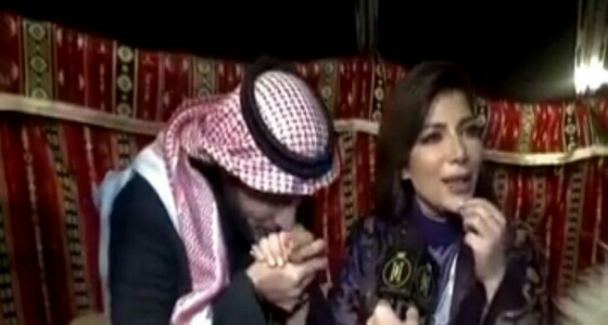 بالفيديو.. ماجد المهندس يقبل يد أصالة أثناء حفلهما في ليالي سمرات الرياض