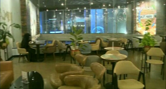 بالفيديو.. مواطنات يقتحمن مهنة «الباريستا» بسبب عشق القهوة