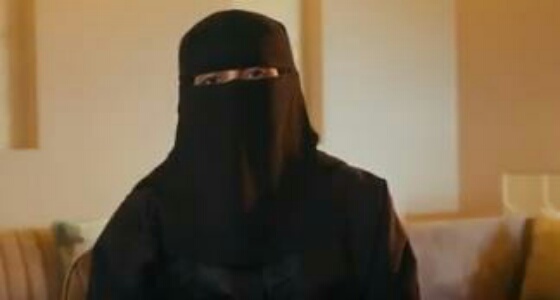 بالفيديو.. تكريم «مواطنة» بعد تقديمها بلاغات خاصة بمخالفات استخدام اللغة العربية بالمتاجر