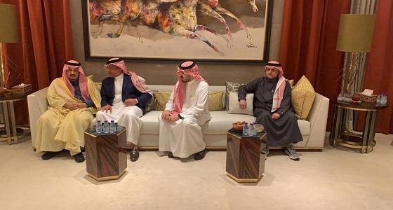 سمو الأمير فيصل بن بندر يعزي وزير الاقتصاد والتخطيط في وفاة والدته