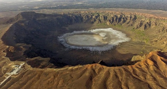 ‏إخراج مسن من فوهة الوعبة بمحافظة الموية