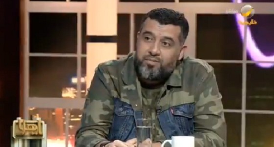 محمد العرب يبكي متأثرًا بقصة شهيد.. ويضيف: أشعر بدّنو الأجل (فيديو)