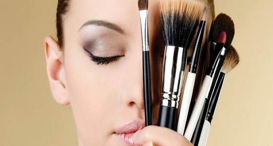 تحذير: أدوات التجميل تنشر بكتيريا خطيرة على وجهك !