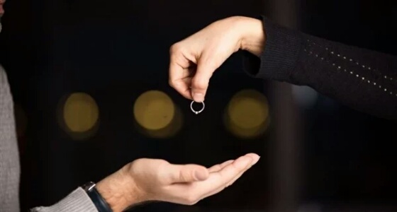 سيدة عن طلب «الخلع» من زوجها: يُهملني بسبب حبه للعمل