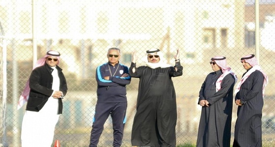 شاهد .. أمير عسير يشارك في تدريبات نادي أبها