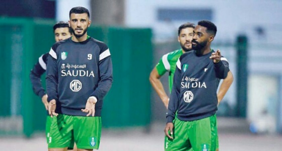 مدرب الأهلي يعتمد على السومة وبلايلي وخبراني لمواجهة الشباب