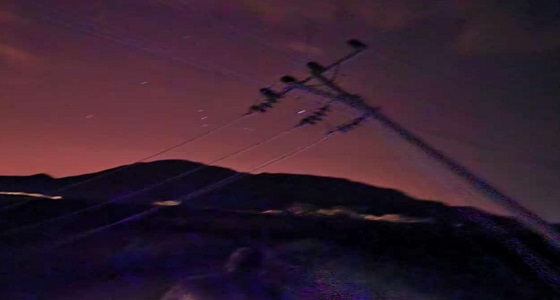 بالصور.. عمود كهرباء يربك طلاب قرى كساب بأضم