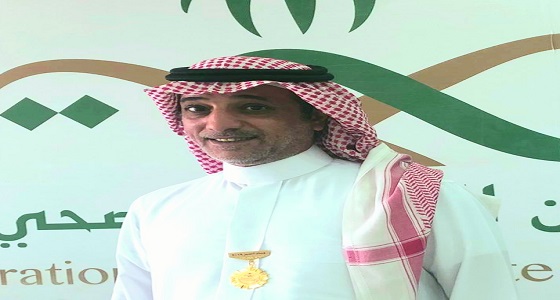 د. التويجري يكرم الغنام بوسام التميز