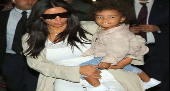 كيم كارداشيان تهدي طفلتها هدية بنصف مليون دولار