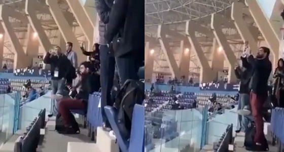 الصحفيون الإيطاليون يتفاعلون مع آذان العشاء في محيط الرعب (فيديو)