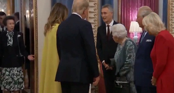 بعد انضمامها للساخرين منه.. إليزابيث تُعنف ابنتها أمام ترامب وميلانيا (فيديو)