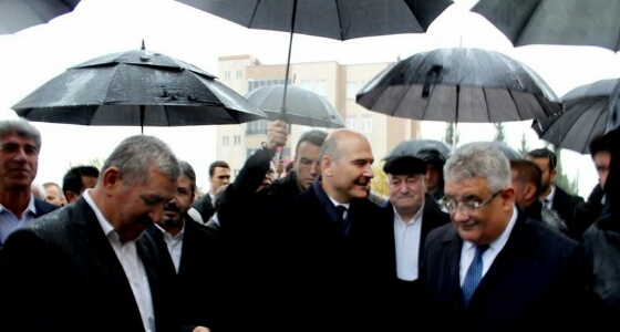 بسبب تساقط الأمطار.. وزير الداخلية التركي: تهطل البركة كلما تحدثت