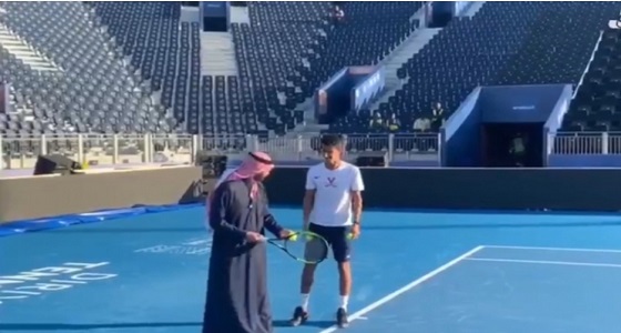 بالفيديو.. رئيس هيئة الرياضة يلعب التنس مع الحقباني