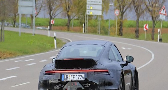 أول ظهور لـ «بورشه 911 توربو S داك تيل» أثناء اختبارها في ألمانيا
