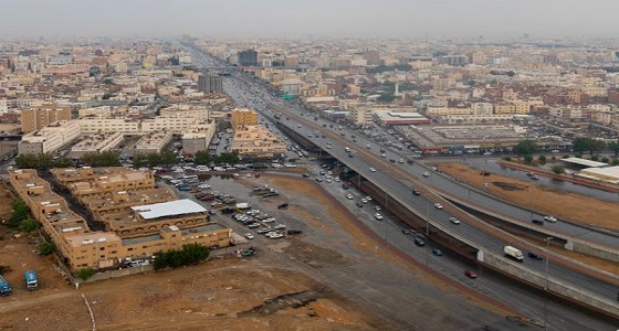 بالصور.. انتظام الحركة المرورية بجدة رغم الأمطار وتنبيه للساعات المقبلة