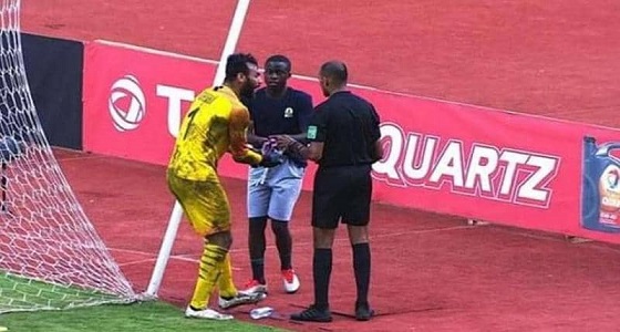 اشتباك في ملعب مباراة الزمالك وزيسكو بسبب «فوطة»