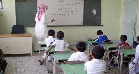 ولي أمر يعتدي بالضرب على معلم داخل لجنة الاختبار بعد اقتحامه مدرسة في مكة 