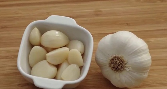 أبرزها الزبادي والثوم.. أطعمة تقوي مناعة طفلك