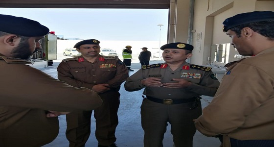 مدير الدفاع المدني بمنطقة عسير يتفقد سير العمل بإلادارة العامة بخميس مشيط