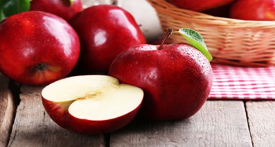 أبرزها الأفوكادو والتفاح.. فاكهة تساعد على حرق دهون البطن