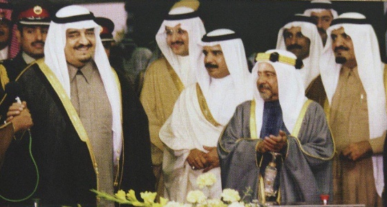 صورة نادرة للملك فهد بن عبدالعزيز والشيخ عيسى آل خليفة