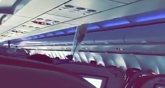 بالفيديو.. قائد طائرة مصري يوجه تحيته لـ لاعبي الهلال على طريقته