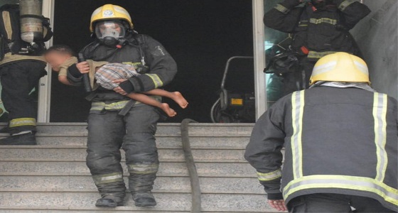 بالصور.. إصابة 5 أشخاص إثر اندلاع حريق في شقة بجدة