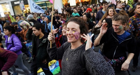 الاحتجاج بالرقص في إسبانيا تزامنًا مع قمة الأمم المتحدة للمناخ