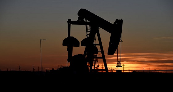 النفط يرتفع مع سعي المملكة لزيادة تخفيضات الإنتاج