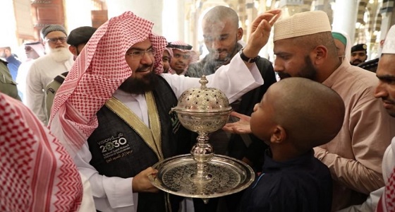 بالصور.. الرئيس العام يشارك في أعمال تطييب وتبخير المسجد النبوي
