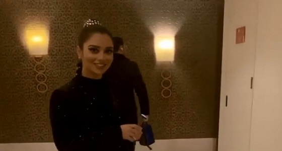 بالفيديو.. بلقيس تخطف الأنظار بأكسسوار شعرها الجديد