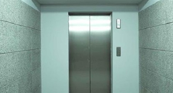 إنقاذ طفل احتجز داخل مصعد في مكة