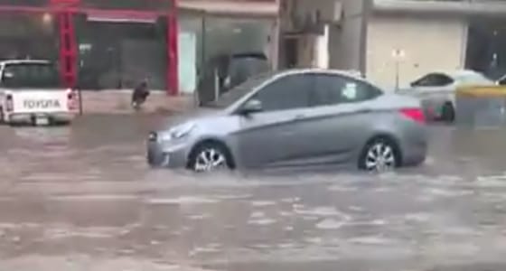 بالفيديو.. الأمطار تُغرق شوارع حي «الطيبة» بالدمام