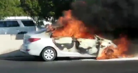 بالفيديو.. احتراق مركبة بالكامل على طريق الأمير ماجد في جدة