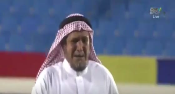 «فيديو» مؤثر لـ مسن يتفاجأ بفوزه بسيارة بعد اشتداد الضيق عليه