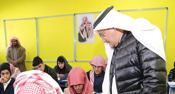 بالصور.. وزير التعليم يتابع اختبارات منتصف العام بتبوك