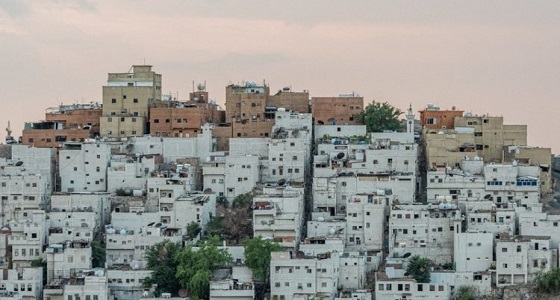 بالصور.. حي السليمانية بمكة يكتسي باللون الأبيض